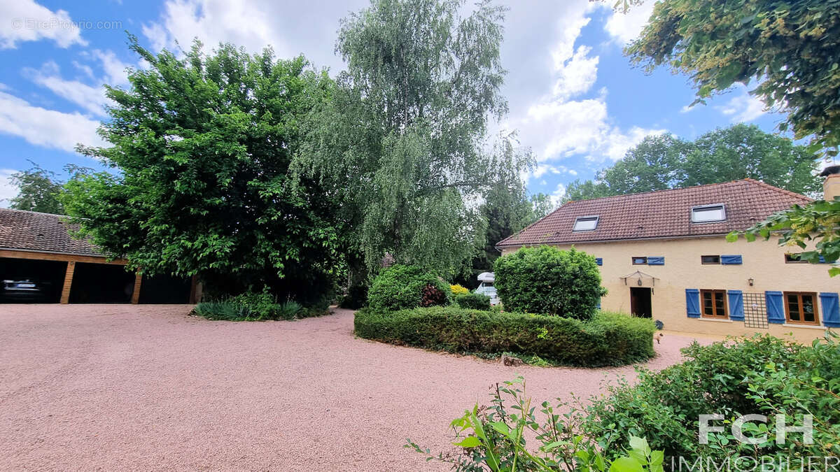 Maison à SAINT-PRIEST-BRAMEFANT
