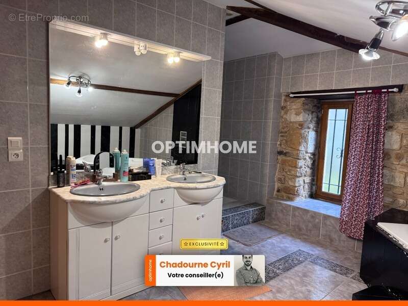 Maison à JAVERLHAC-ET-LA-CHAPELLE-SAINT-ROBERT