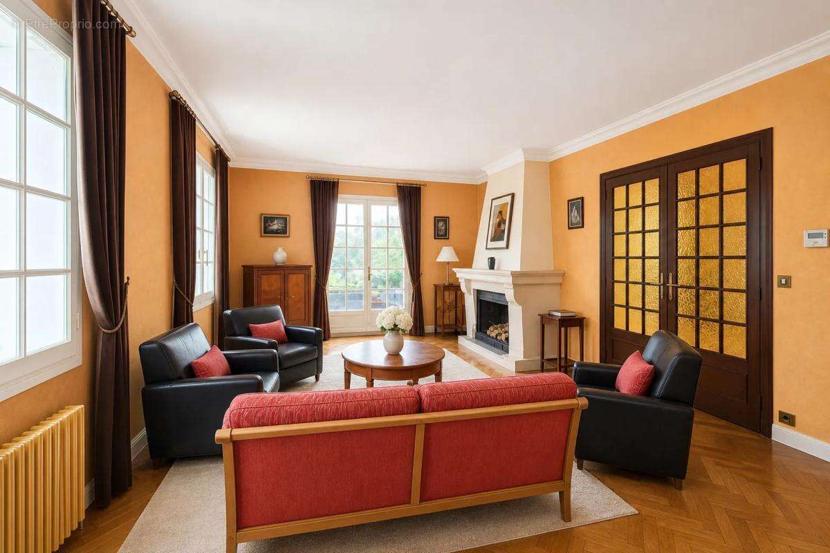 Maison à LINARS