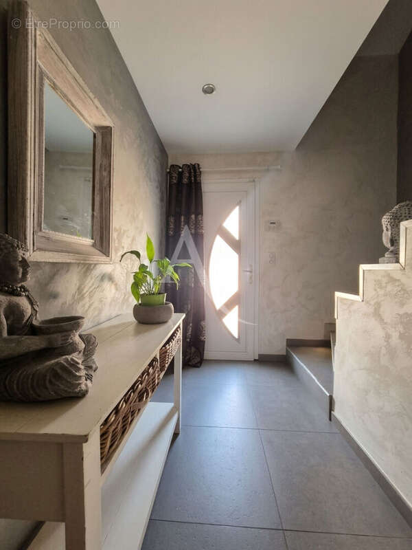 Propriété d'exception avec vue canal de 272 m² habitables sur terrain de 869 m² - photo 8