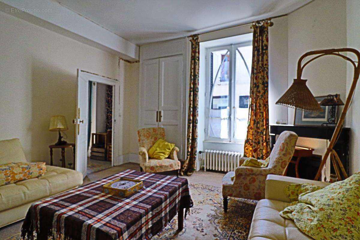 Maison à SAINT-SATUR
