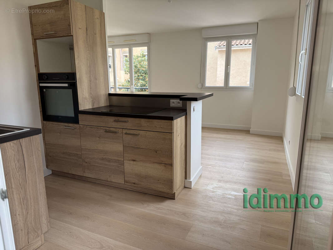 Appartement à GREZIEU-LA-VARENNE