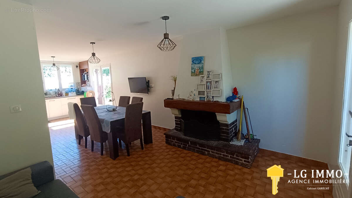 Maison de bourg, 4ch, studio, garages sur 971 m2 de terrain - photo 6
