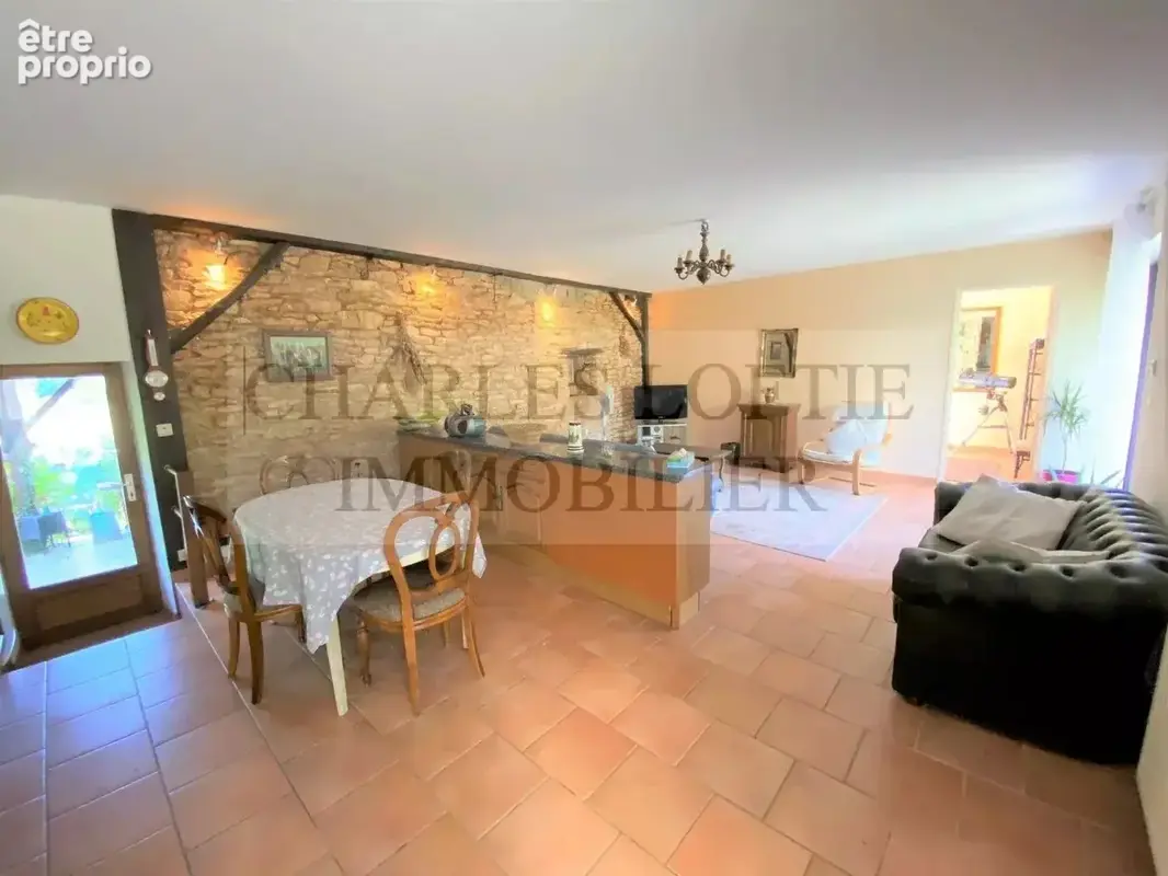  Très jolie maison en pierre avec grange aménagée et beau jardin - photo 12