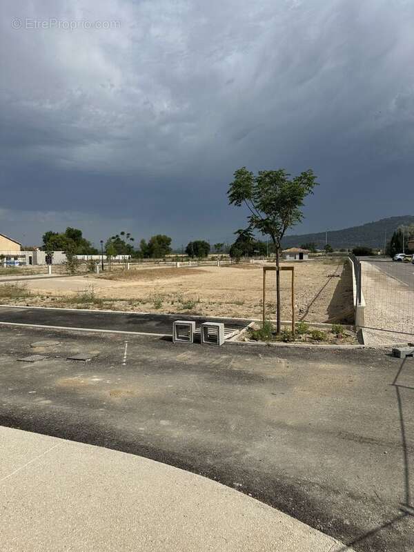 Terrain à PEYROLLES-EN-PROVENCE