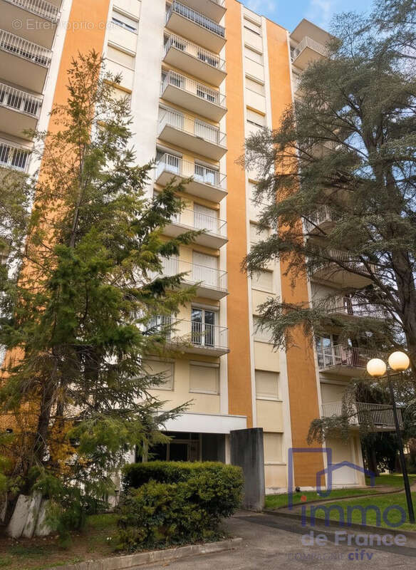 Appartement à SAINT-ETIENNE