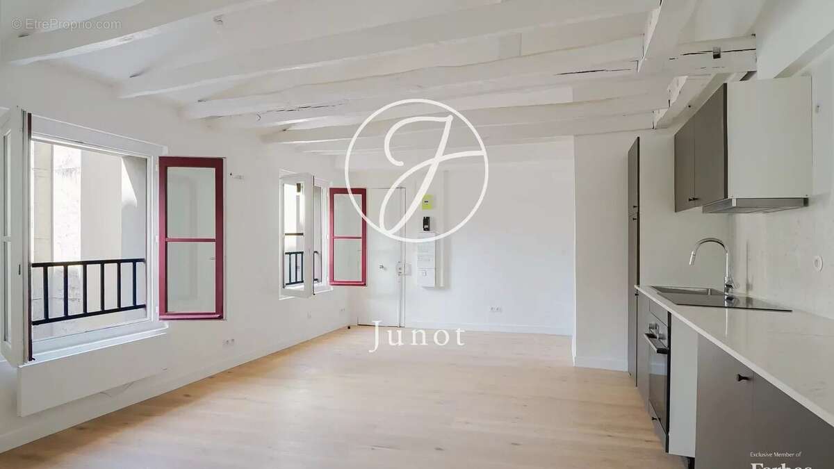 Appartement à PARIS-3E