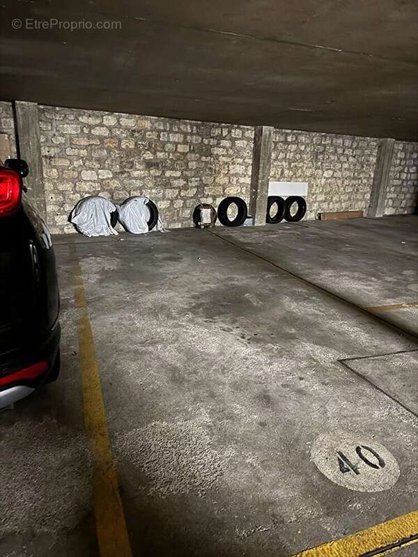 Parking à PARIS-15E