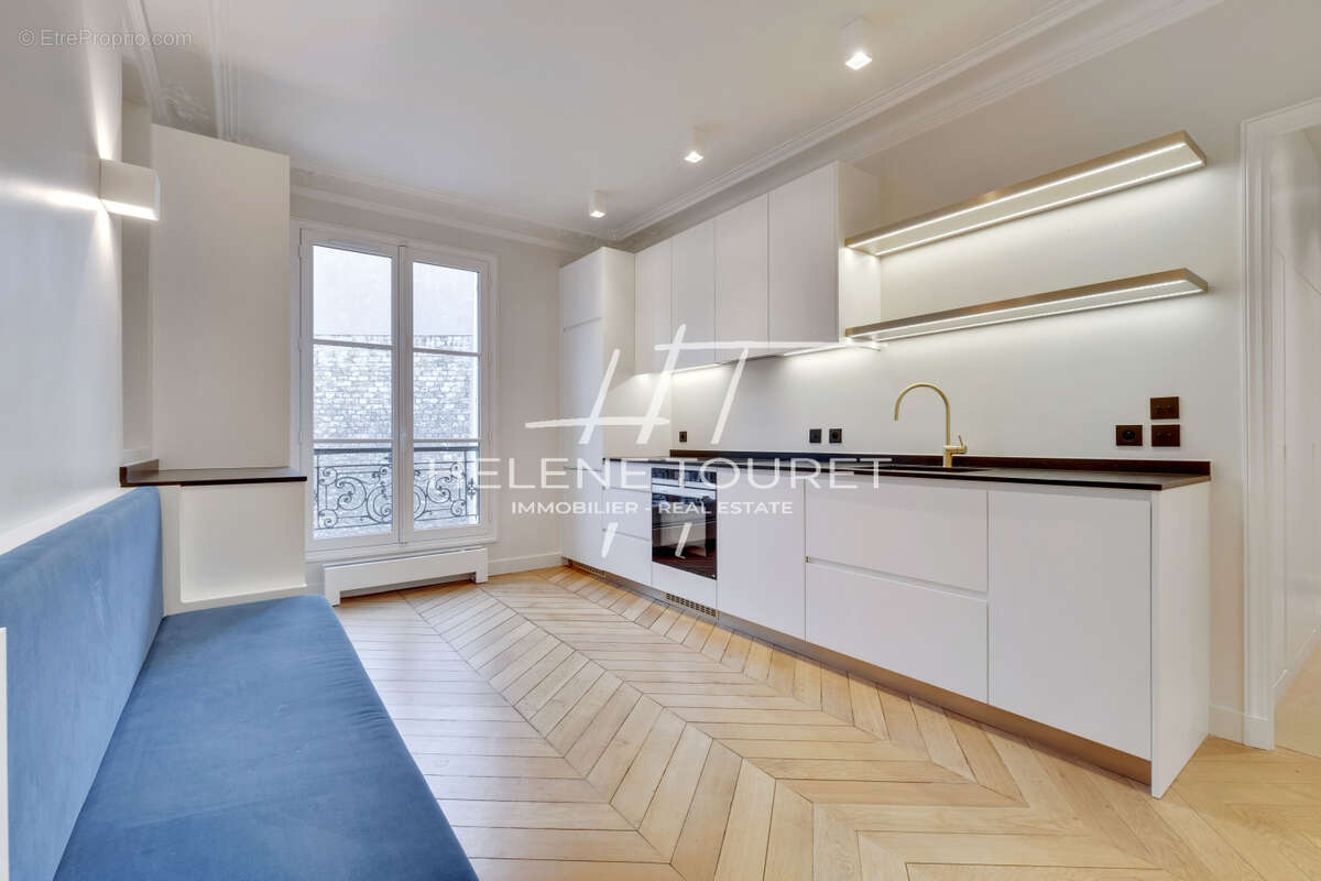 Appartement à PARIS-8E