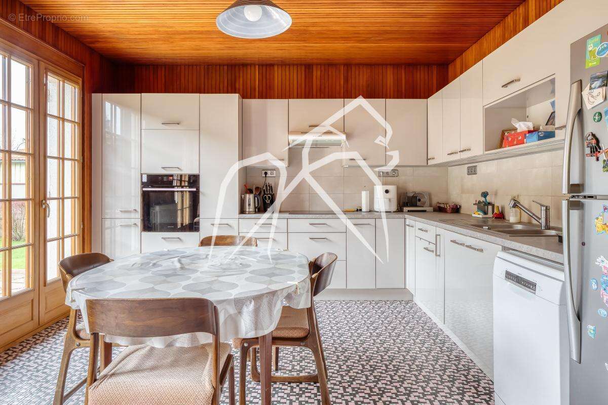 Demeure Familiale de charme 9 Pièces  Parc arboré et dépendance  Saint-Martin-du-Vivier  246m² - photo 6