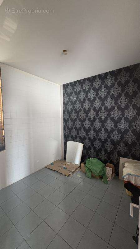 Opportunité à Saisir à Commentry (03) : Immeuble Mixte - Local Commercial + Habitation à l'Étage - photo 12
