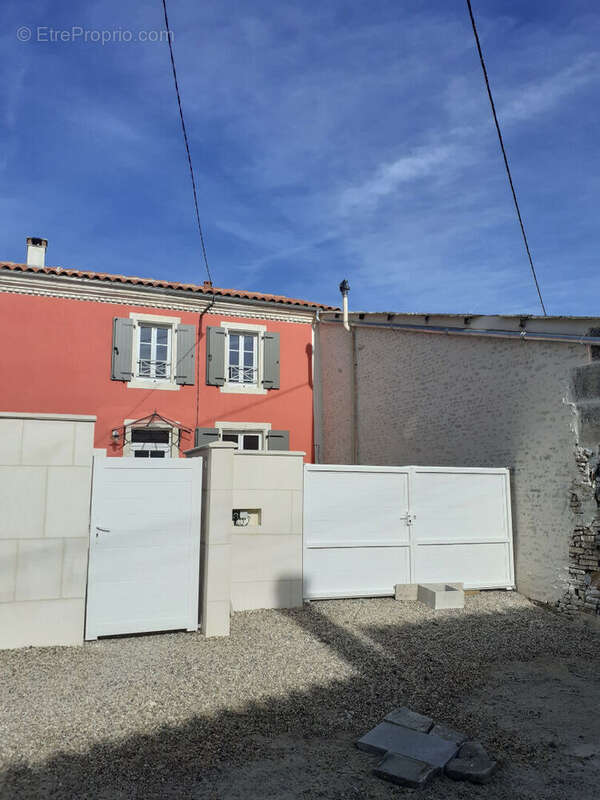 Maison à SAINT-HILAIRE-DE-VILLEFRANCHE