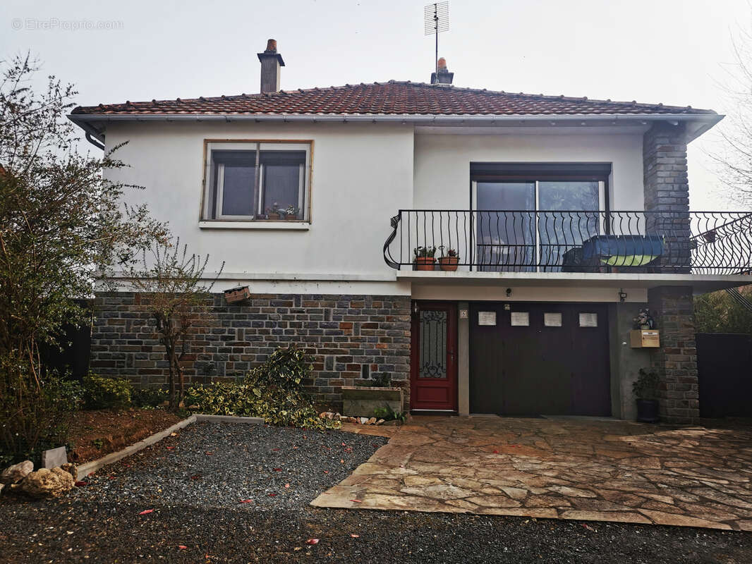 Autre à SAINT-YRIEIX-LA-PERCHE