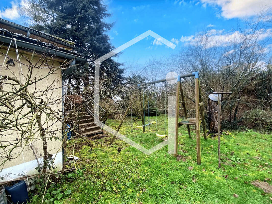 Maison à SAINT-AMAND-EN-PUISAYE