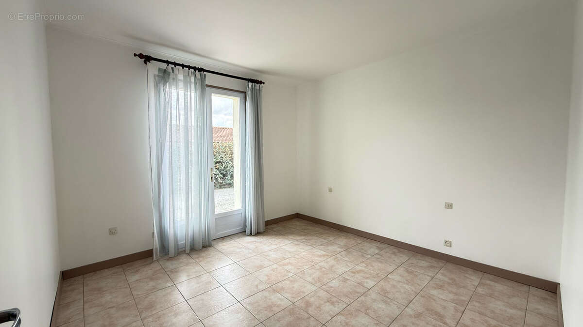 Maison de plain-pied centre bourg de coulon - photo 9
