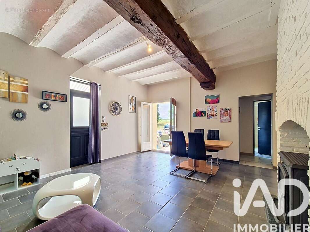 Maison 119 m² à Neuilly-Le-Real  - photo 2