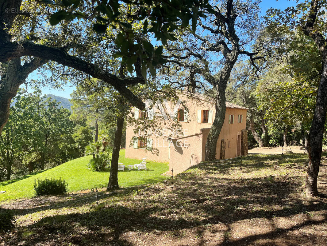 Maison à LA GARDE-FREINET