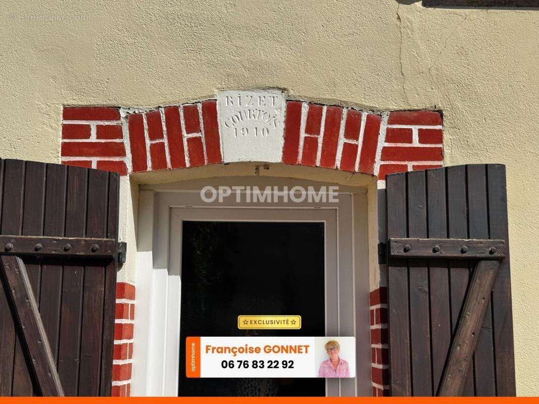 LONGERE de 215 m² - 6 pièces - 4 chambres - Piscine - 275 000 € - LAPAN - photo 28