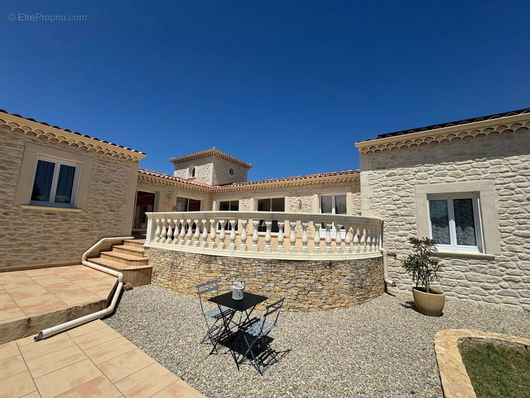 Maison à SAINTE-CECILE-LES-VIGNES