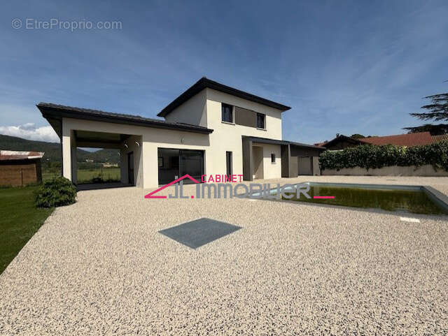 Maison à CHARMES-SUR-RHONE