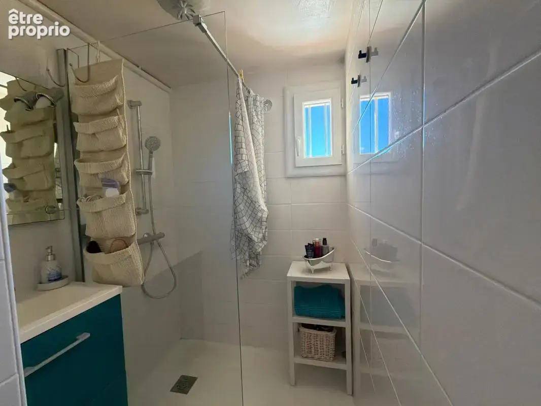 À vendre – Marseillan plage - Exceptionnel 3 pièces en duplex avec vue mer et port - photo 12
