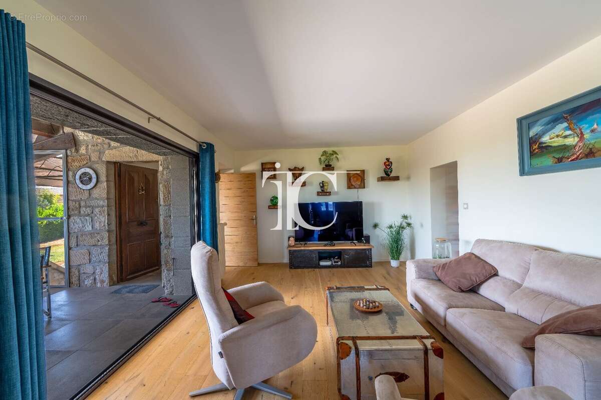 Maison à LARGENTIERE