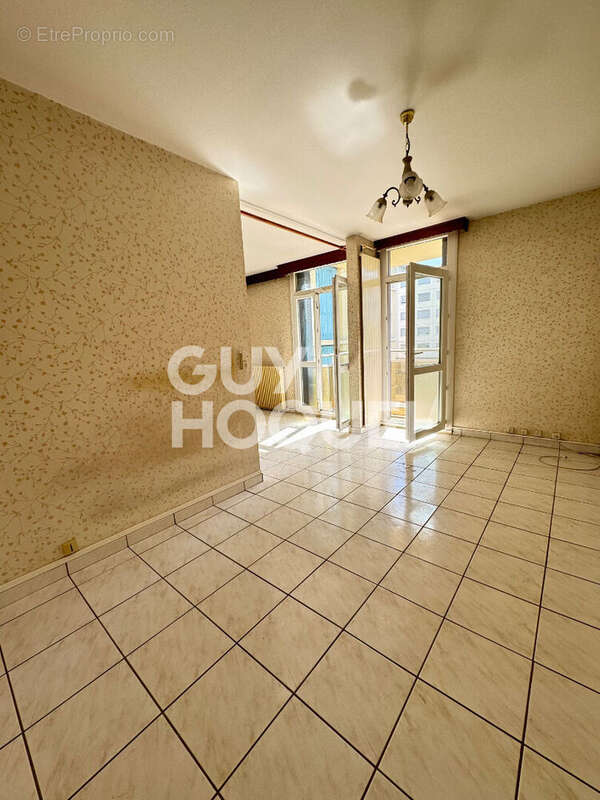 Vendu : Appartement 4 pièces à Lyon 8e Arrondissement - Quartier Santy - photo 4