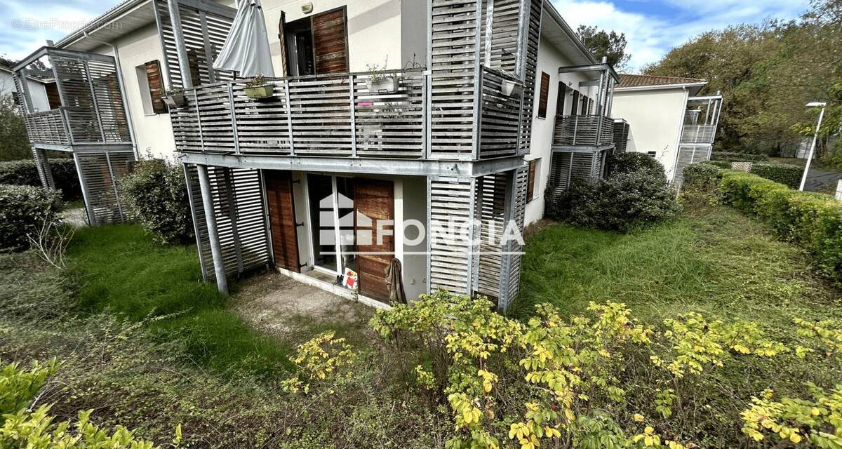 Appartement à PAREMPUYRE