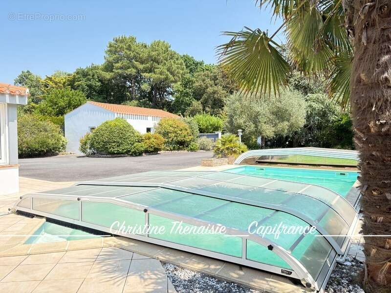 Maison à vendre 5 pièces - Plain-Pied - 3 chambres - 2 salles d'eau - 3 wc - Piscine couverte - 2 garages SAINT HILAIRE DE RIEZ  - photo 29