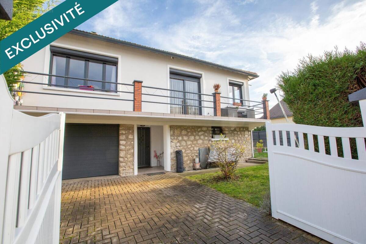 Photo 1 - Maison à LE MESNIL-SAINT-DENIS