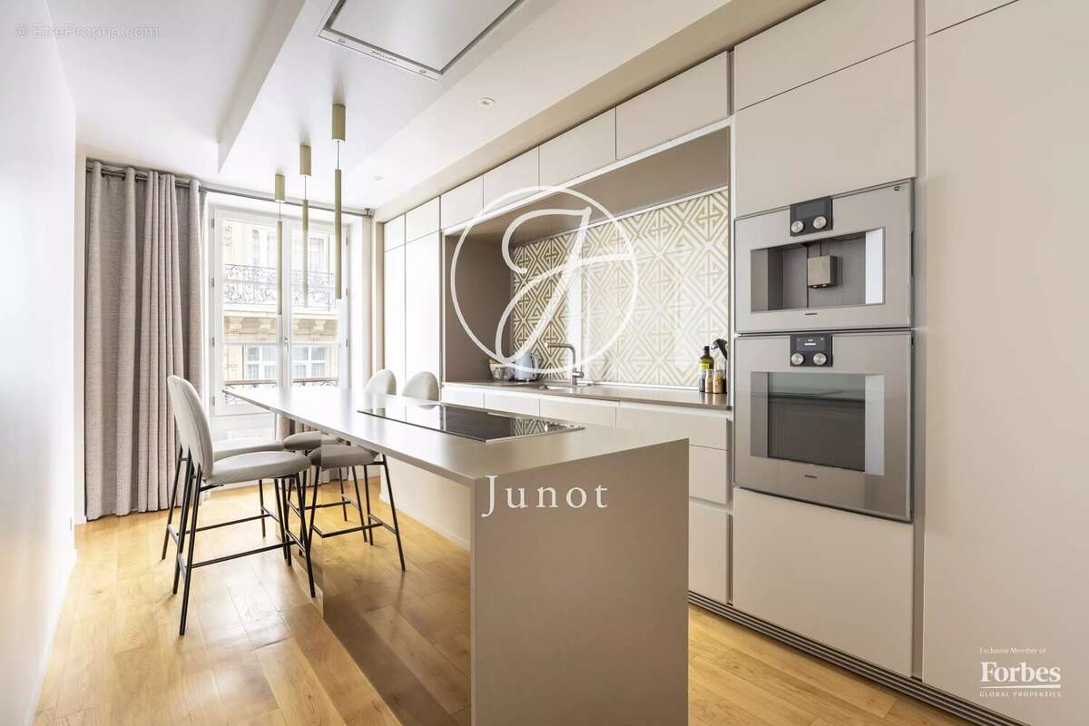 Appartement à PARIS-3E