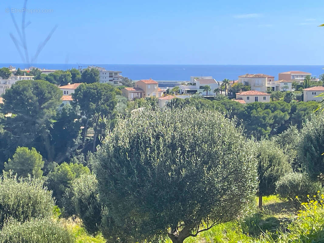 Appartement à SAINT-LAURENT-DU-VAR