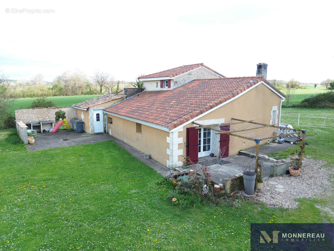 Maison à BAIGNES-SAINTE-RADEGONDE