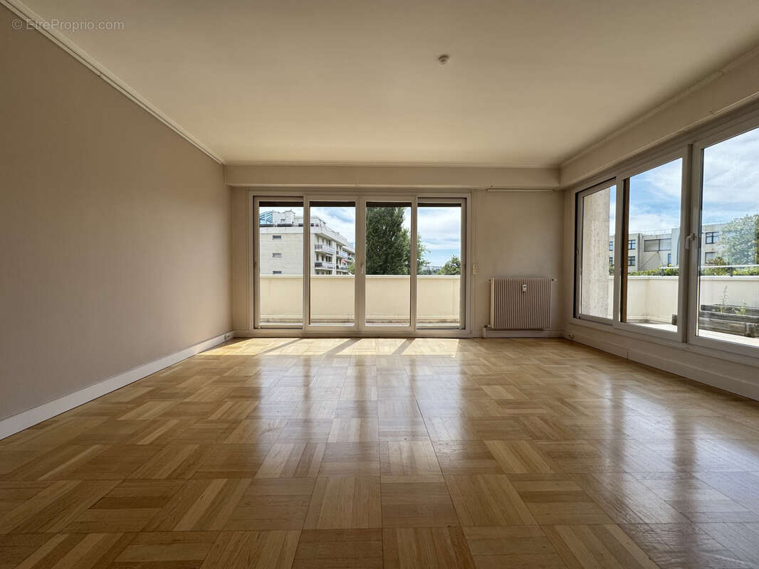 Appartement avec terrasse - 2 pièces - 65,33 m2 - LE PECQ - Place royale - photo 4