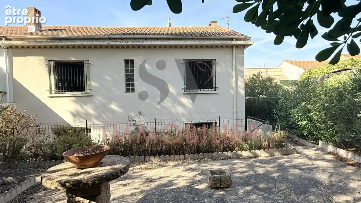 BÉZIERS — Maison à fort potentiel avec jardin et garage. - photo 11