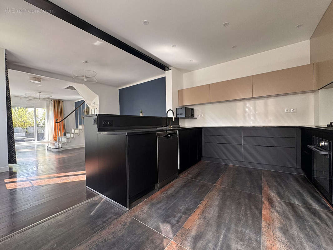 Appartement à LA GARENNE-COLOMBES