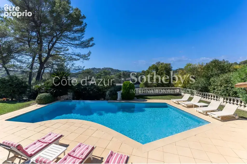Mougins, villa avec piscine à débordement et vue sur le vieux village - photo 5