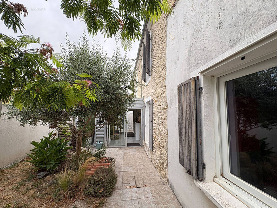 Maison à SURGERES