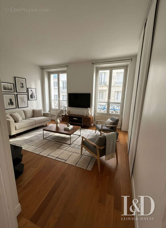 Relooking Home staging par IA  pour le salon. - Appartement à PARIS-16E