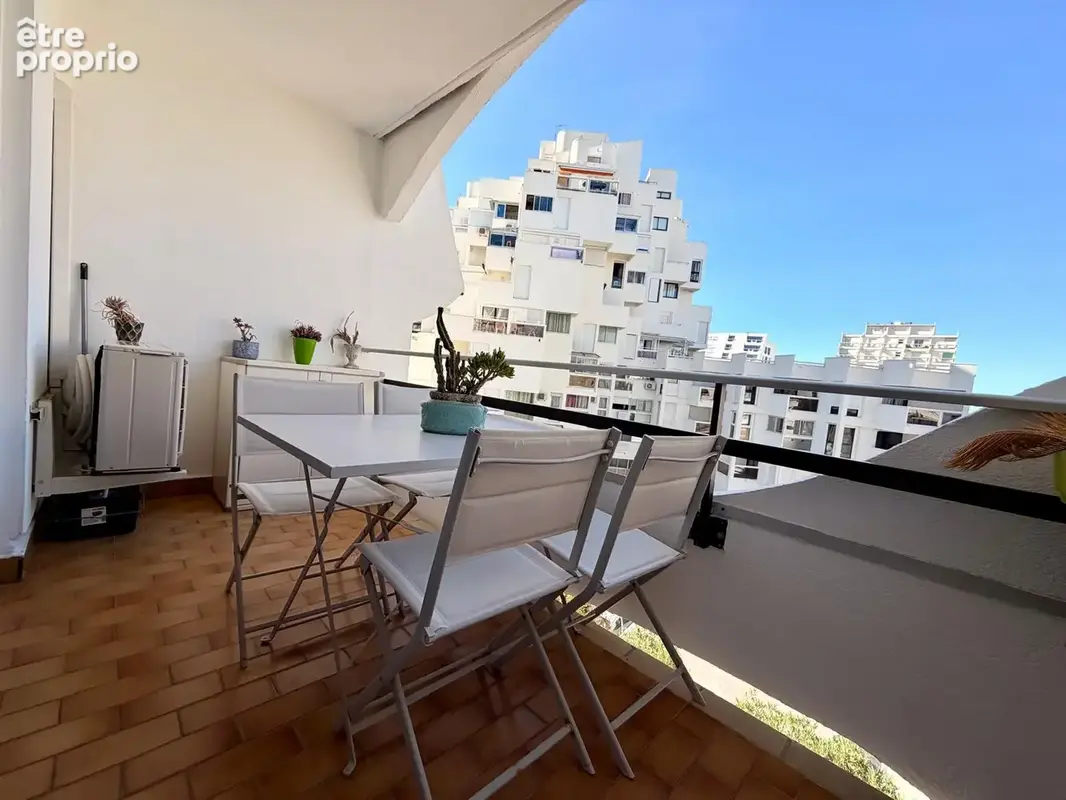 Studio cabine de 26m2 avec terrasse 4ème étage avec ascenseur - CENTRE VILLE GRANDE MOTTE - photo 6