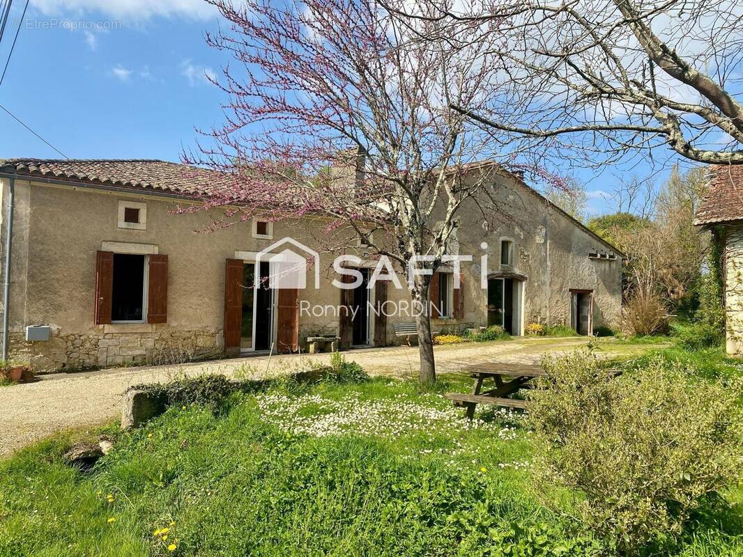 Photo 1 - Maison à PUJOLS