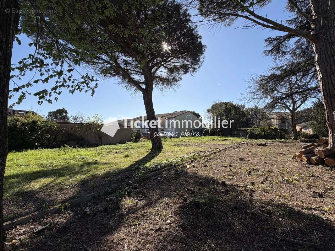 Terrain à SAINT-JEAN