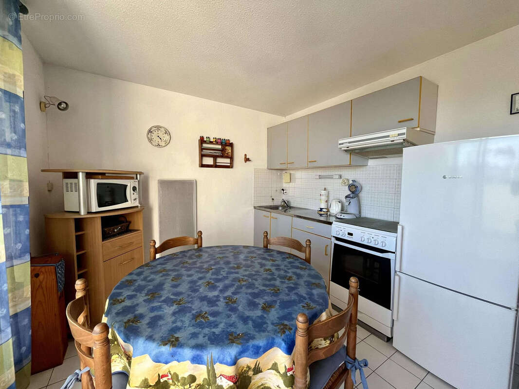 Appartement T3 de 49m2 au 3ème et dernier étage avec box fermé - GRAU DU ROI - photo 3