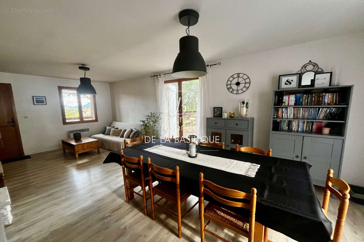 Maison à SAINT-MAXIMIN-LA-SAINTE-BAUME
