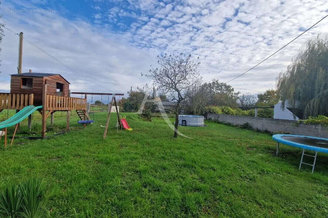 Maison à LONGUE-JUMELLES