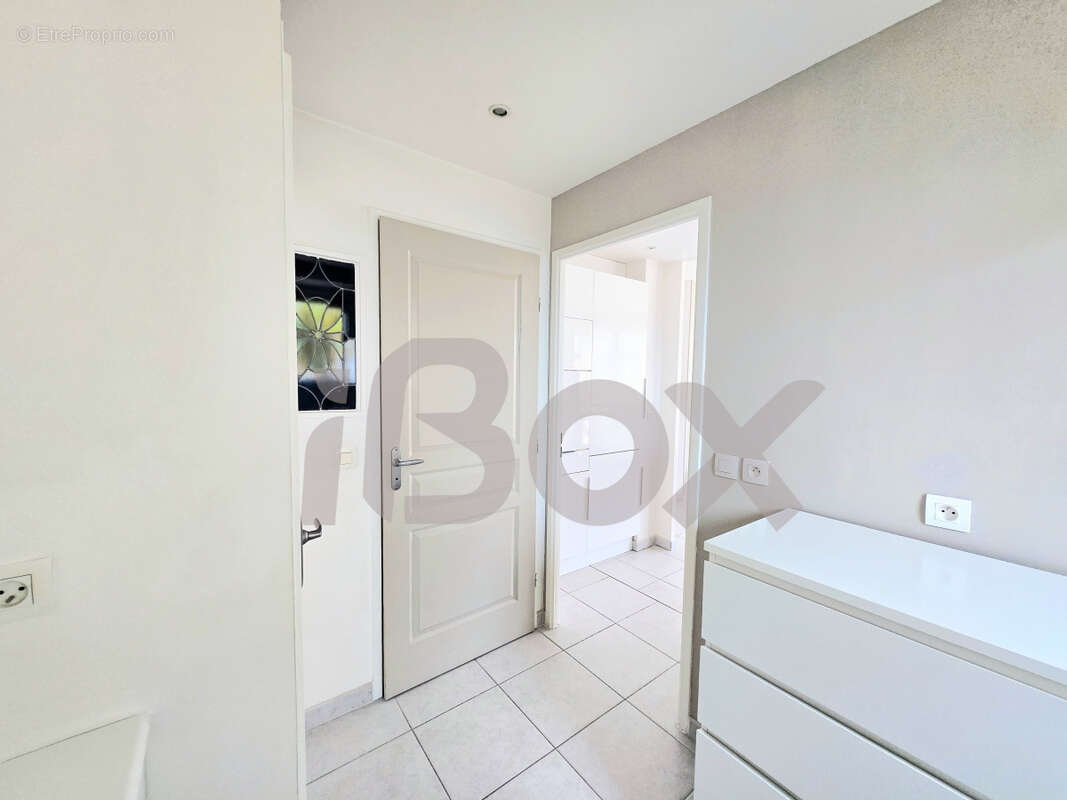 Appartement T2 en toit-terrasse avec jardin privatif   Châteaubanne - photo 4