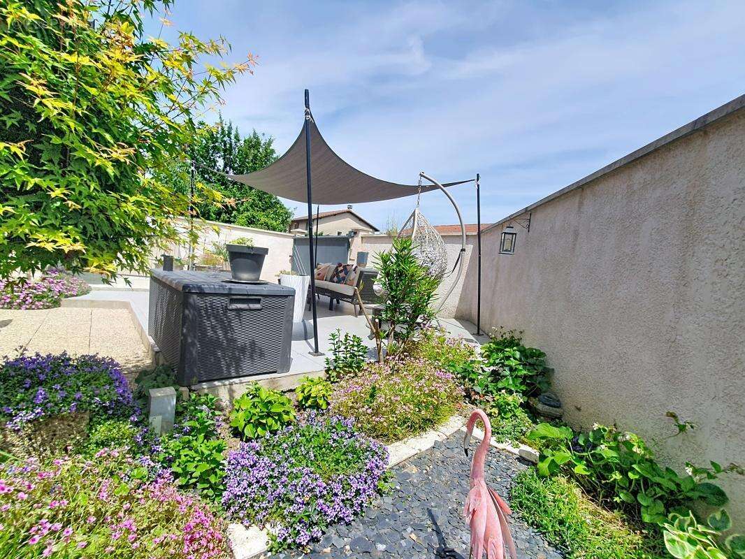 Maison - 3 Chambres - Buanderie - Garage - Sous-sol - Double Terrasse - Jardin - Au calme - photo 6