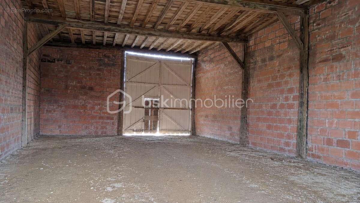 Maison de 71m² +(buanderie de 30m²+dependance de 70m² avec possibilite d'amenagement). terrain 703m² - photo 16