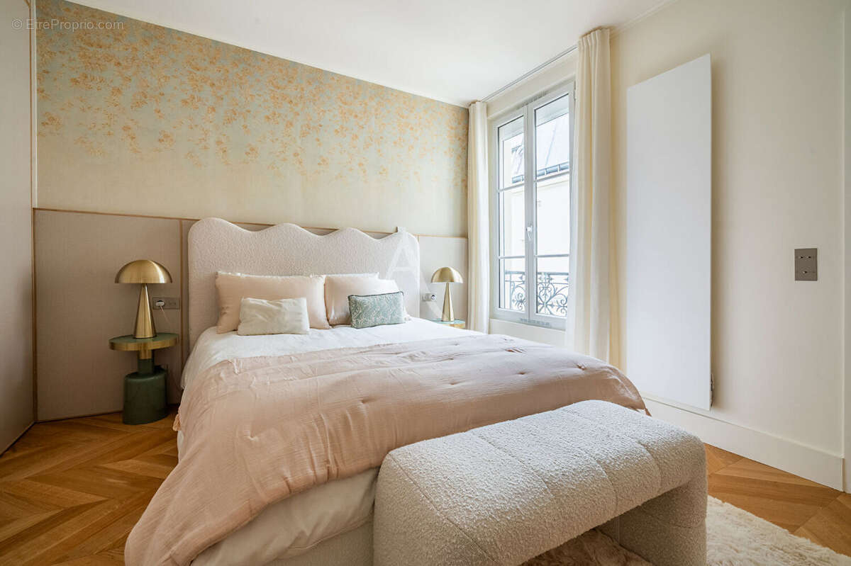 Appartement à PARIS-7E