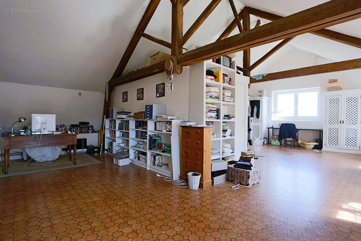 Propriété à Pouzol  composé d'une maison de 205m² et un gite de 92m² - photo 13